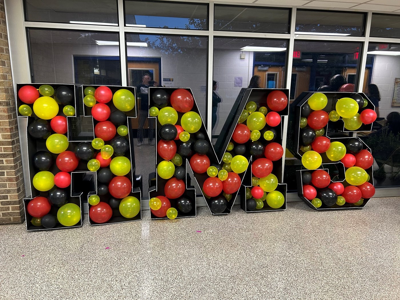 HMS 8th Gr Social Balloon Logo